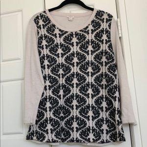 Long sleeve t-shirt with black embroidery